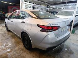 نيسان فيرسا